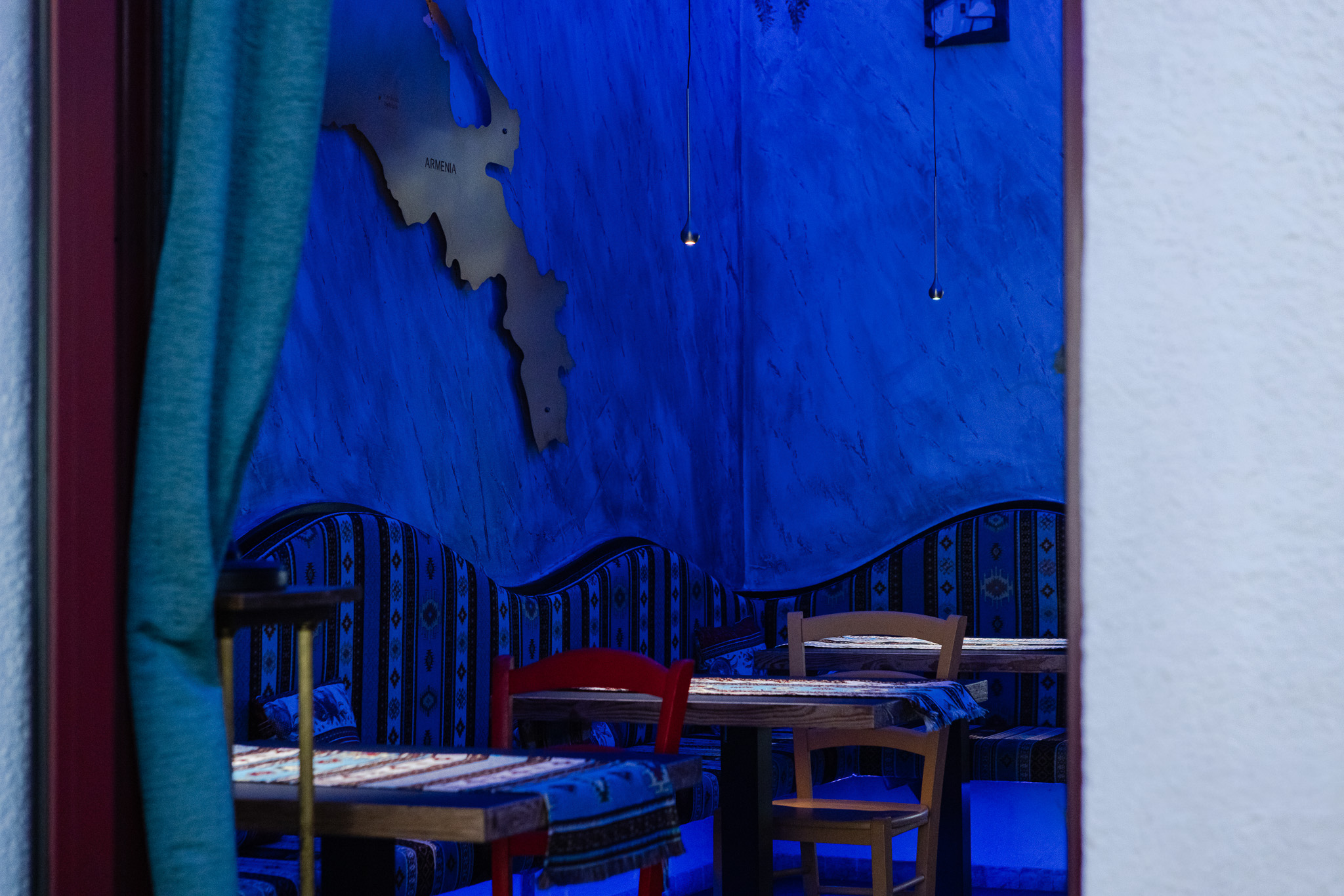 illuminazione ristorante casa nur bolzano design luci blu - bressan lighting