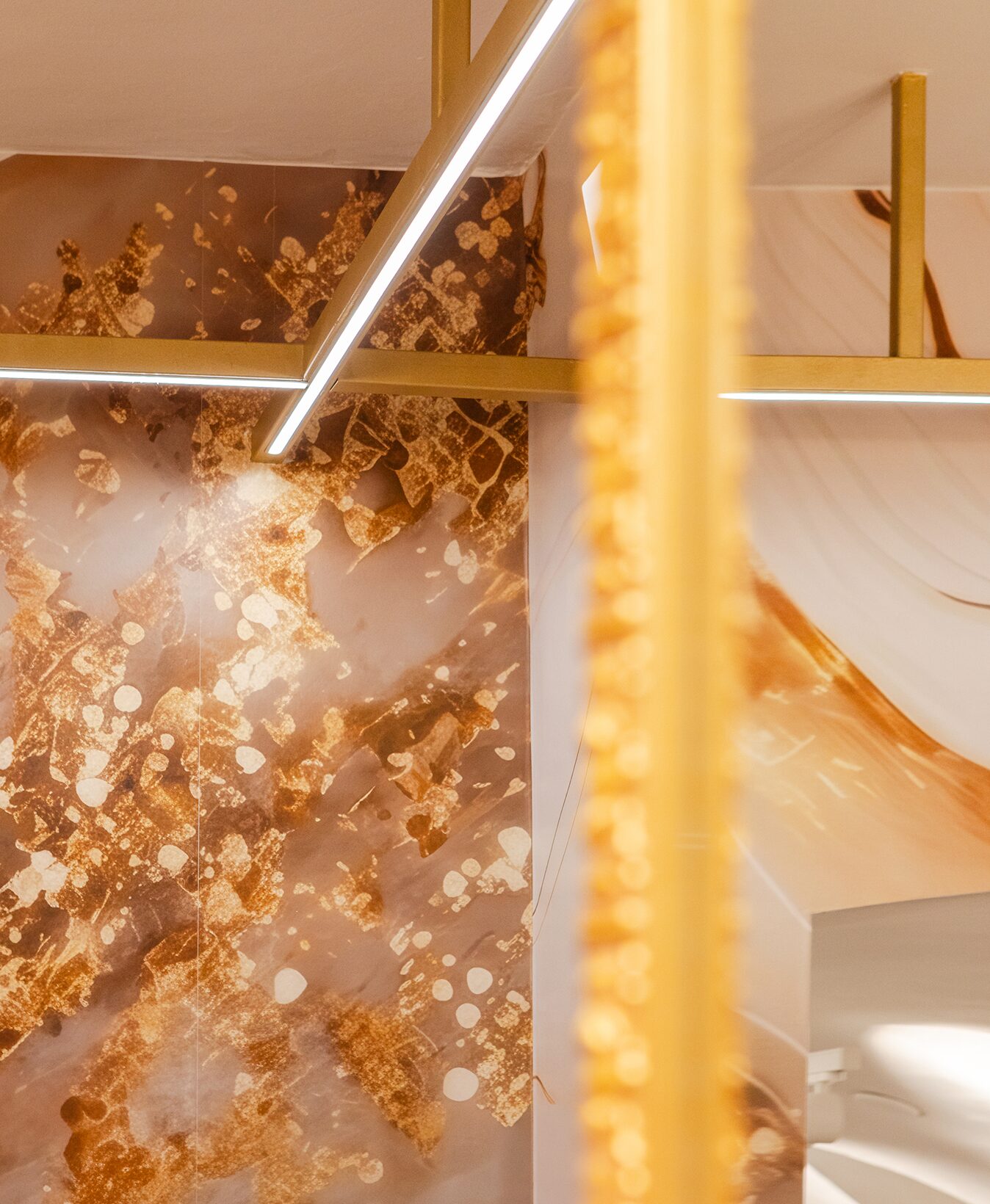 Vanity Italy Bolzano - bressan lighting illuminazione negozi abbigliamento dettagli interni