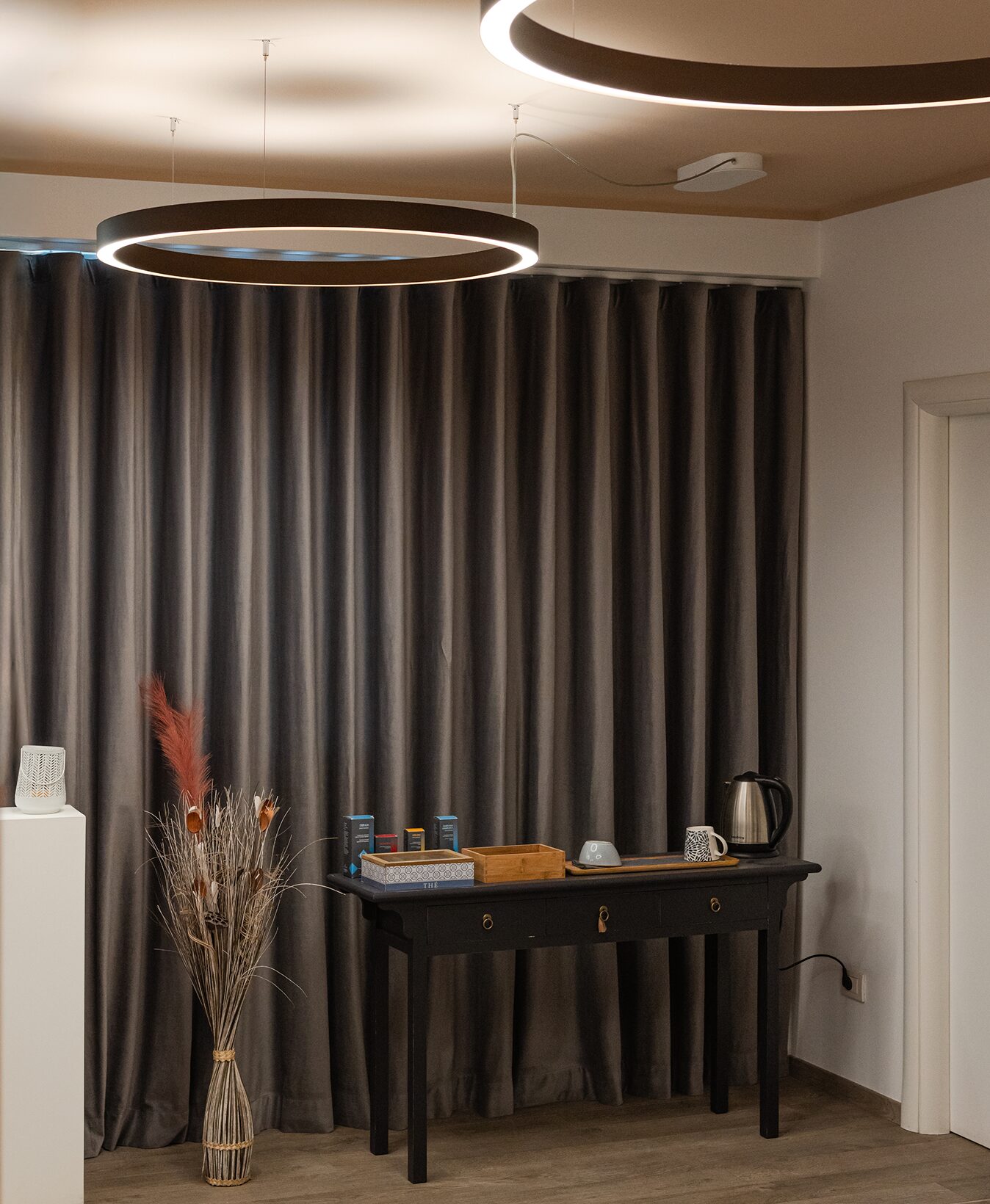 Salone Elena Hair - illuminazione progettazione consulenza parrucchiere lampadario design - Bressan Lighting